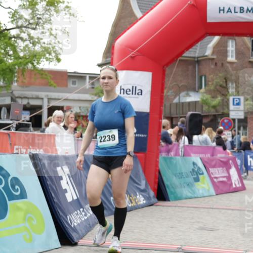 10.05.2026 - 8. Wedeler Halbmarathon Yannick Fuchs http://msf.ph/oto/9714949 10.05.2026 11:31:30 Ziel 83, 2121, 2239, 2244 meine-sportfotos.de