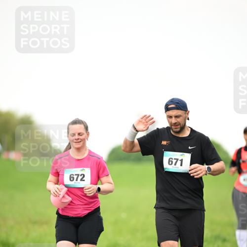 10.05.2026 - 8. Wedeler Halbmarathon Dr. Thomas Lammeyer http://msf.ph/oto/9714950 10.05.2026 12:24:15 Laufen 672, 671 meine-sportfotos.de