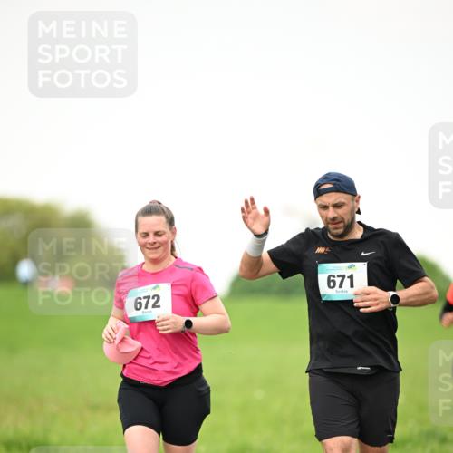 10.05.2026 - 8. Wedeler Halbmarathon Dr. Thomas Lammeyer http://msf.ph/oto/9714951 10.05.2026 12:24:16 Laufen 672, 671 meine-sportfotos.de
