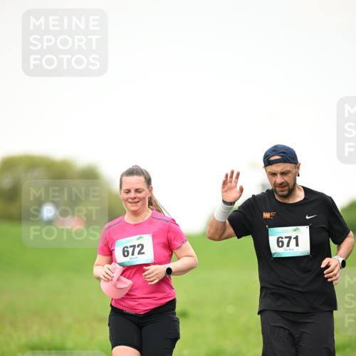 10.05.2026 - 8. Wedeler Halbmarathon Dr. Thomas Lammeyer http://msf.ph/oto/9714953 10.05.2026 12:24:16 Laufen 672, 671 meine-sportfotos.de