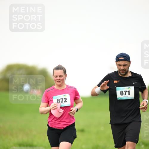 10.05.2026 - 8. Wedeler Halbmarathon Dr. Thomas Lammeyer http://msf.ph/oto/9714955 10.05.2026 12:24:16 Laufen 672, 671 meine-sportfotos.de