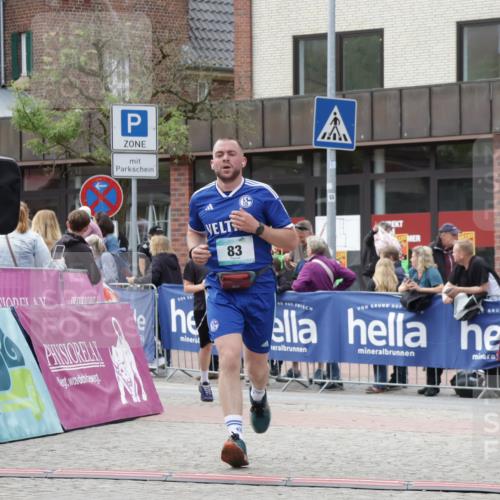 10.05.2026 - 8. Wedeler Halbmarathon Yannick Fuchs http://msf.ph/oto/9714957 10.05.2026 11:31:31 Ziel 83, 2121, 2239, 2244 meine-sportfotos.de