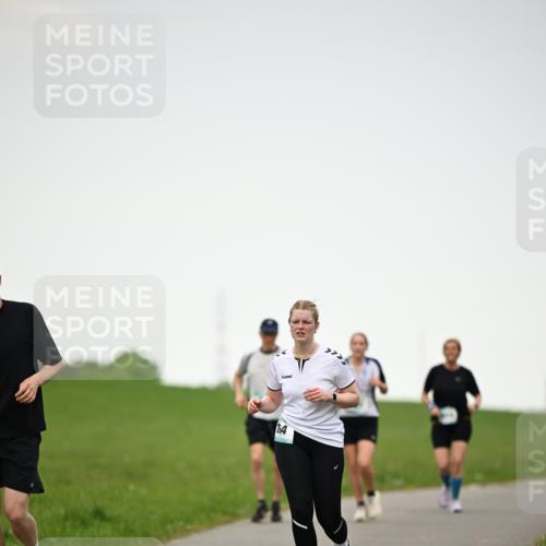 10.05.2026 - 8. Wedeler Halbmarathon Dr. Thomas Lammeyer http://msf.ph/oto/9715000 10.05.2026 12:24:22 Laufen  meine-sportfotos.de