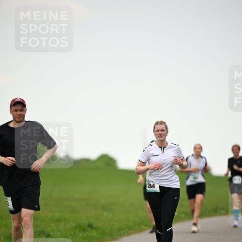 10.05.2026 - 8. Wedeler Halbmarathon Dr. Thomas Lammeyer http://msf.ph/oto/9715004 10.05.2026 12:24:23 Laufen 264 meine-sportfotos.de