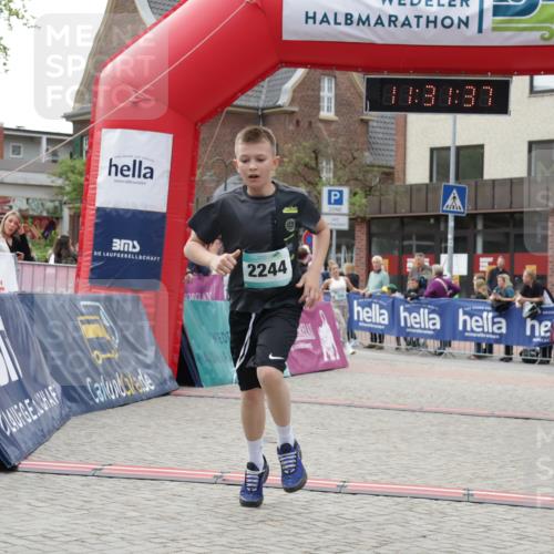 10.05.2026 - 8. Wedeler Halbmarathon Yannick Fuchs http://msf.ph/oto/9715008 10.05.2026 11:31:36 Ziel 83, 300, 2101, 2244 meine-sportfotos.de