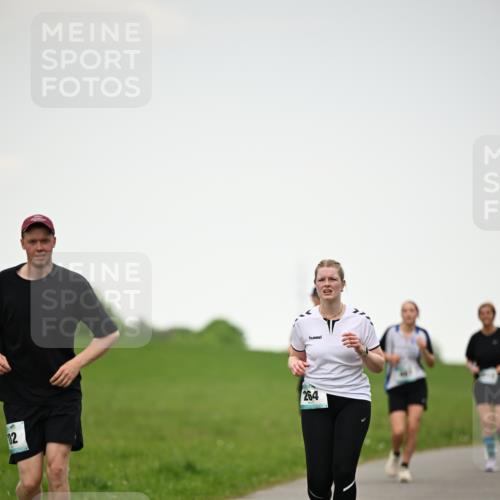 10.05.2026 - 8. Wedeler Halbmarathon Dr. Thomas Lammeyer http://msf.ph/oto/9715009 10.05.2026 12:24:23 Laufen 264 meine-sportfotos.de