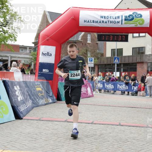 10.05.2026 - 8. Wedeler Halbmarathon Yannick Fuchs http://msf.ph/oto/9715011 10.05.2026 11:31:36 Ziel 83, 300, 2101, 2244 meine-sportfotos.de