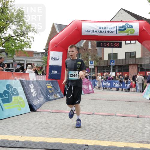 10.05.2026 - 8. Wedeler Halbmarathon Yannick Fuchs http://msf.ph/oto/9715014 10.05.2026 11:31:36 Ziel 83, 300, 2101, 2244 meine-sportfotos.de