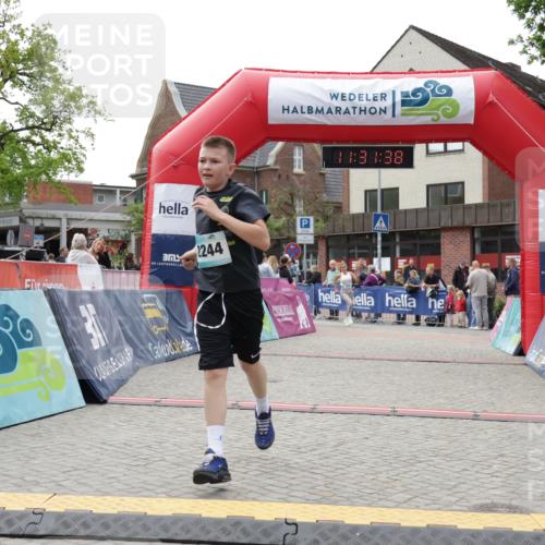 10.05.2026 - 8. Wedeler Halbmarathon Yannick Fuchs http://msf.ph/oto/9715017 10.05.2026 11:31:36 Ziel 83, 300, 2101, 2244 meine-sportfotos.de