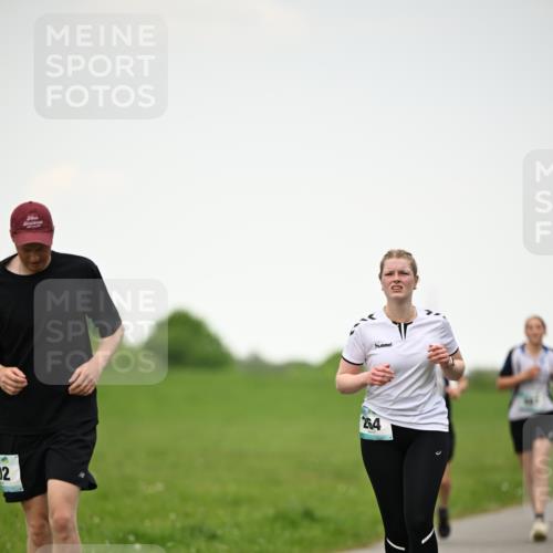 10.05.2026 - 8. Wedeler Halbmarathon Dr. Thomas Lammeyer http://msf.ph/oto/9715024 10.05.2026 12:24:24 Laufen 264 meine-sportfotos.de
