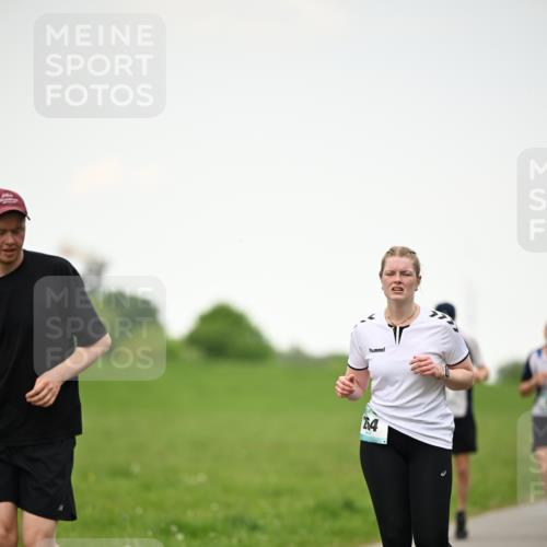 10.05.2026 - 8. Wedeler Halbmarathon Dr. Thomas Lammeyer http://msf.ph/oto/9715031 10.05.2026 12:24:25 Laufen  meine-sportfotos.de