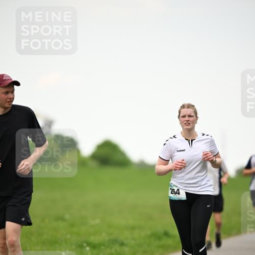10.05.2026 - 8. Wedeler Halbmarathon Dr. Thomas Lammeyer http://msf.ph/oto/9715033 10.05.2026 12:24:25 Laufen 264 meine-sportfotos.de