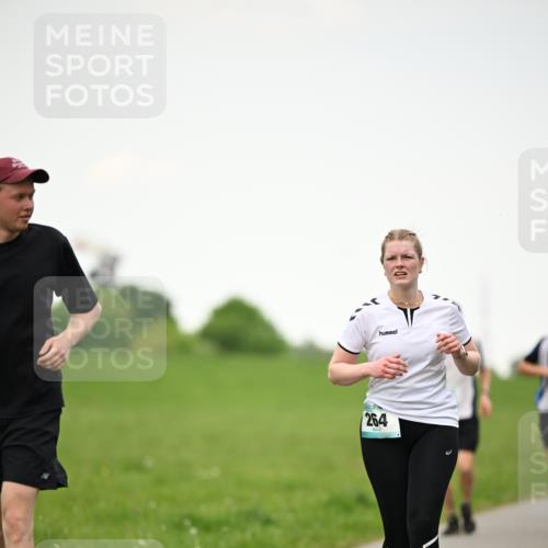 10.05.2026 - 8. Wedeler Halbmarathon Dr. Thomas Lammeyer http://msf.ph/oto/9715035 10.05.2026 12:24:25 Laufen 264 meine-sportfotos.de