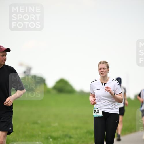 10.05.2026 - 8. Wedeler Halbmarathon Dr. Thomas Lammeyer http://msf.ph/oto/9715037 10.05.2026 12:24:25 Laufen 264 meine-sportfotos.de