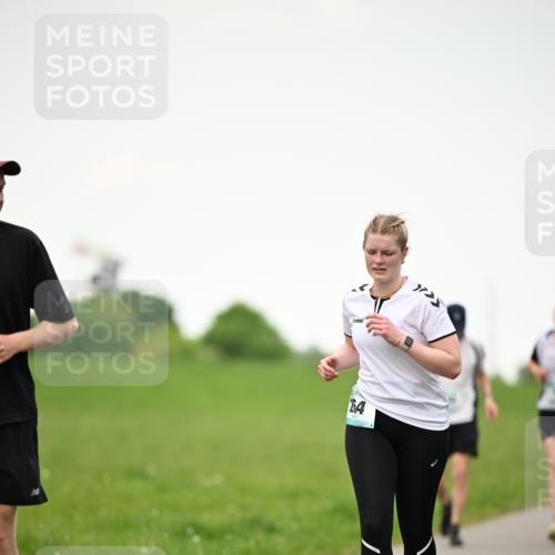 10.05.2026 - 8. Wedeler Halbmarathon Dr. Thomas Lammeyer http://msf.ph/oto/9715038 10.05.2026 12:24:26 Laufen  meine-sportfotos.de