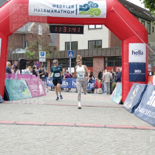 10.05.2026 - 8. Wedeler Halbmarathon Yannick Fuchs http://msf.ph/oto/9715040 10.05.2026 11:31:39 Ziel 300, 2101, 2199, 2244 meine-sportfotos.de
