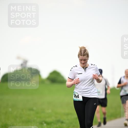 10.05.2026 - 8. Wedeler Halbmarathon Dr. Thomas Lammeyer http://msf.ph/oto/9715042 10.05.2026 12:24:26 Laufen 264 meine-sportfotos.de