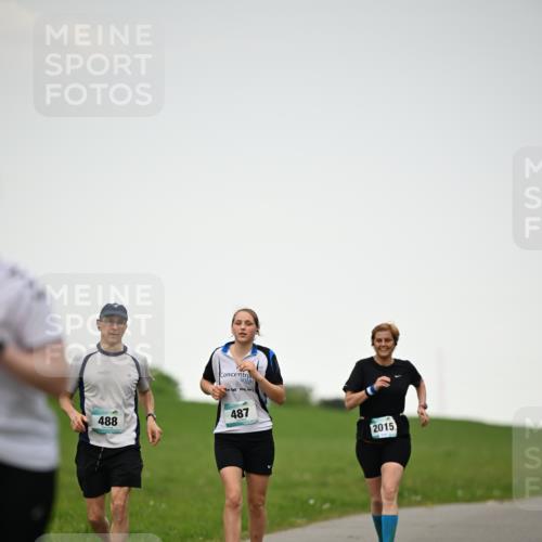 10.05.2026 - 8. Wedeler Halbmarathon Dr. Thomas Lammeyer http://msf.ph/oto/9715048 10.05.2026 12:24:28 Laufen 488, 487, 2015 meine-sportfotos.de