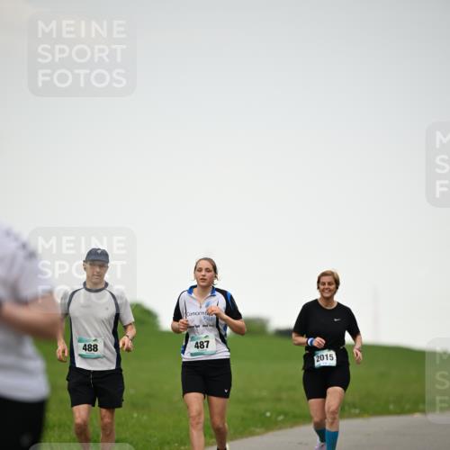 10.05.2026 - 8. Wedeler Halbmarathon Dr. Thomas Lammeyer http://msf.ph/oto/9715050 10.05.2026 12:24:28 Laufen 488, 487, 2015 meine-sportfotos.de