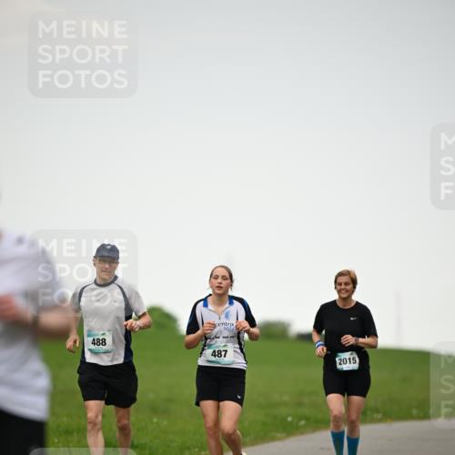 10.05.2026 - 8. Wedeler Halbmarathon Dr. Thomas Lammeyer http://msf.ph/oto/9715052 10.05.2026 12:24:28 Laufen 488, 487, 2015 meine-sportfotos.de