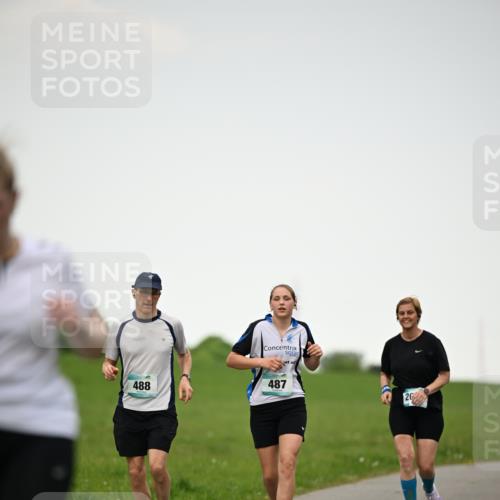 10.05.2026 - 8. Wedeler Halbmarathon Dr. Thomas Lammeyer http://msf.ph/oto/9715055 10.05.2026 12:24:28 Laufen 488, 487 meine-sportfotos.de