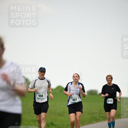 10.05.2026 - 8. Wedeler Halbmarathon Dr. Thomas Lammeyer http://msf.ph/oto/9715056 10.05.2026 12:24:29 Laufen 488, 487, 2015 meine-sportfotos.de