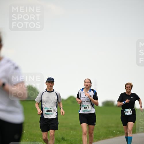 10.05.2026 - 8. Wedeler Halbmarathon Dr. Thomas Lammeyer http://msf.ph/oto/9715058 10.05.2026 12:24:29 Laufen 488, 487, 2015 meine-sportfotos.de