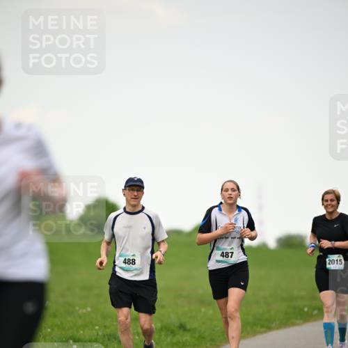 10.05.2026 - 8. Wedeler Halbmarathon Dr. Thomas Lammeyer http://msf.ph/oto/9715061 10.05.2026 12:24:29 Laufen 488, 487, 2015 meine-sportfotos.de