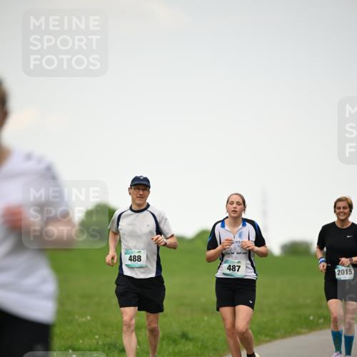 10.05.2026 - 8. Wedeler Halbmarathon Dr. Thomas Lammeyer http://msf.ph/oto/9715062 10.05.2026 12:24:29 Laufen 488, 487, 2015 meine-sportfotos.de