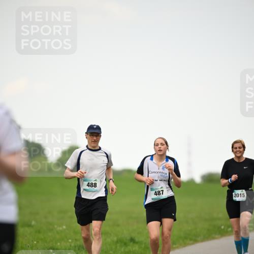 10.05.2026 - 8. Wedeler Halbmarathon Dr. Thomas Lammeyer http://msf.ph/oto/9715064 10.05.2026 12:24:29 Laufen 488, 487, 2015 meine-sportfotos.de