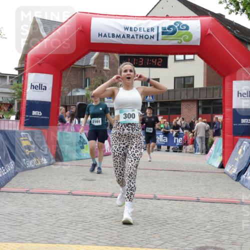 10.05.2026 - 8. Wedeler Halbmarathon Yannick Fuchs http://msf.ph/oto/9715065 10.05.2026 11:31:41 Ziel 300, 555, 2101, 2199 meine-sportfotos.de