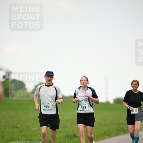 10.05.2026 - 8. Wedeler Halbmarathon Dr. Thomas Lammeyer http://msf.ph/oto/9715066 10.05.2026 12:24:30 Laufen 488, 487, 2015 meine-sportfotos.de