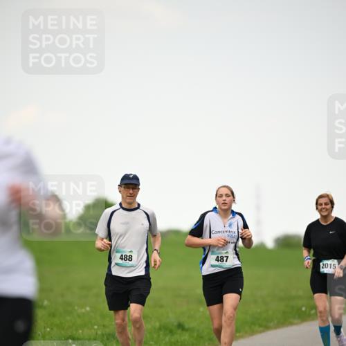 10.05.2026 - 8. Wedeler Halbmarathon Dr. Thomas Lammeyer http://msf.ph/oto/9715069 10.05.2026 12:24:29 Laufen 488, 487, 2015 meine-sportfotos.de