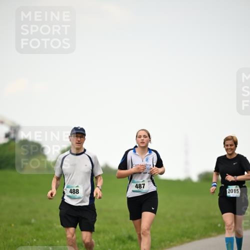 10.05.2026 - 8. Wedeler Halbmarathon Dr. Thomas Lammeyer http://msf.ph/oto/9715072 10.05.2026 12:24:30 Laufen 488, 487, 2015 meine-sportfotos.de