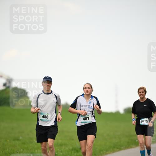 10.05.2026 - 8. Wedeler Halbmarathon Dr. Thomas Lammeyer http://msf.ph/oto/9715074 10.05.2026 12:24:30 Laufen 488, 487, 2015 meine-sportfotos.de