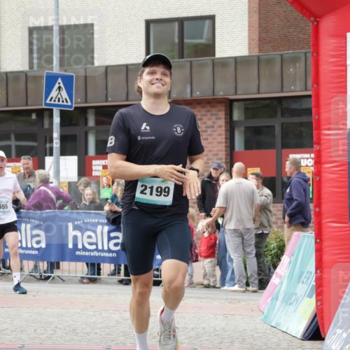 10.05.2026 - 8. Wedeler Halbmarathon Yannick Fuchs http://msf.ph/oto/9715076 10.05.2026 11:31:42 Ziel 300, 555, 2101, 2199 meine-sportfotos.de
