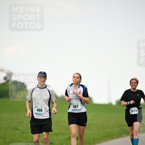 10.05.2026 - 8. Wedeler Halbmarathon Dr. Thomas Lammeyer http://msf.ph/oto/9715077 10.05.2026 12:24:30 Laufen 488, 487, 2015 meine-sportfotos.de