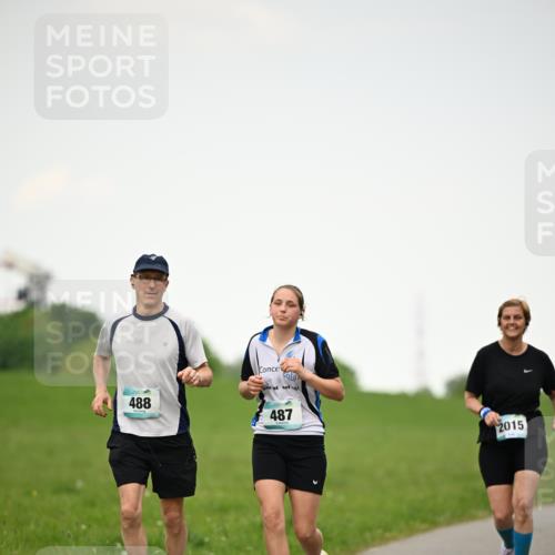 10.05.2026 - 8. Wedeler Halbmarathon Dr. Thomas Lammeyer http://msf.ph/oto/9715079 10.05.2026 12:24:30 Laufen 488, 487, 2015 meine-sportfotos.de