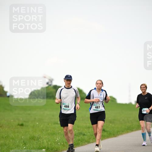 10.05.2026 - 8. Wedeler Halbmarathon Dr. Thomas Lammeyer http://msf.ph/oto/9715082 10.05.2026 12:24:31 Laufen 488, 487, 201 meine-sportfotos.de