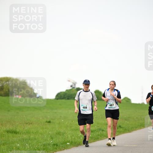 10.05.2026 - 8. Wedeler Halbmarathon Dr. Thomas Lammeyer http://msf.ph/oto/9715083 10.05.2026 12:24:31 Laufen 488, 487 meine-sportfotos.de
