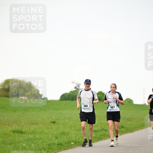 10.05.2026 - 8. Wedeler Halbmarathon Dr. Thomas Lammeyer http://msf.ph/oto/9715084 10.05.2026 12:24:31 Laufen 488, 487 meine-sportfotos.de