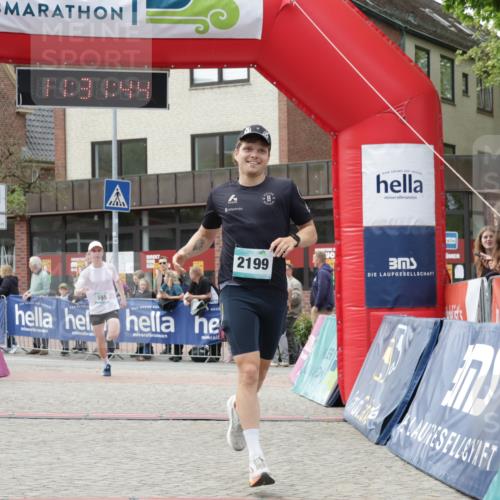 10.05.2026 - 8. Wedeler Halbmarathon Yannick Fuchs http://msf.ph/oto/9715085 10.05.2026 11:31:43 Ziel 300, 555, 2101, 2199 meine-sportfotos.de