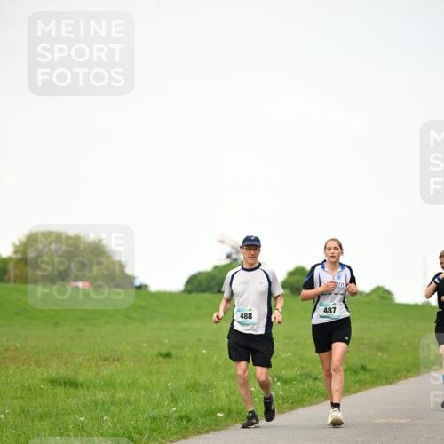 10.05.2026 - 8. Wedeler Halbmarathon Dr. Thomas Lammeyer http://msf.ph/oto/9715086 10.05.2026 12:24:31 Laufen 488, 487 meine-sportfotos.de