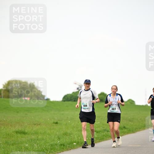10.05.2026 - 8. Wedeler Halbmarathon Dr. Thomas Lammeyer http://msf.ph/oto/9715087 10.05.2026 12:24:31 Laufen 488, 487 meine-sportfotos.de