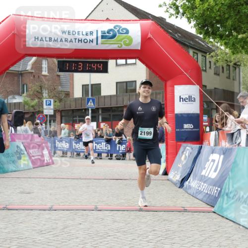 10.05.2026 - 8. Wedeler Halbmarathon Yannick Fuchs http://msf.ph/oto/9715088 10.05.2026 11:31:43 Ziel 300, 555, 2101, 2199 meine-sportfotos.de