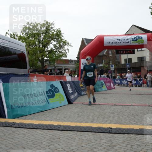 10.05.2026 - 8. Wedeler Halbmarathon Yannick Fuchs http://msf.ph/oto/9715090 10.05.2026 11:31:43 Ziel 300, 555, 2101, 2199 meine-sportfotos.de