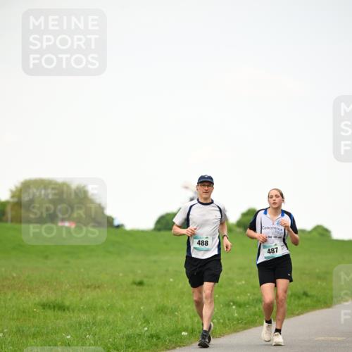 10.05.2026 - 8. Wedeler Halbmarathon Dr. Thomas Lammeyer http://msf.ph/oto/9715092 10.05.2026 12:24:32 Laufen 488, 487 meine-sportfotos.de