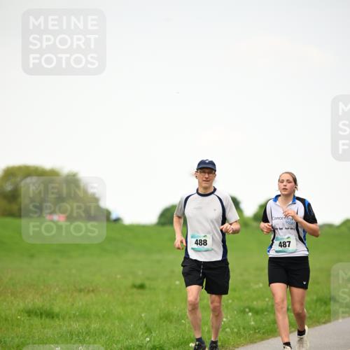10.05.2026 - 8. Wedeler Halbmarathon Dr. Thomas Lammeyer http://msf.ph/oto/9715095 10.05.2026 12:24:32 Laufen 488, 487 meine-sportfotos.de