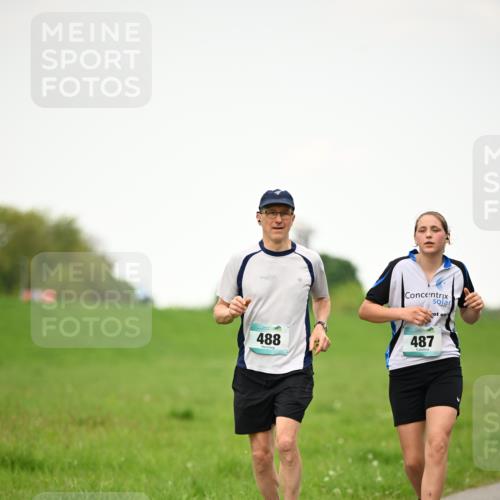 10.05.2026 - 8. Wedeler Halbmarathon Dr. Thomas Lammeyer http://msf.ph/oto/9715098 10.05.2026 12:24:32 Laufen 488, 487 meine-sportfotos.de