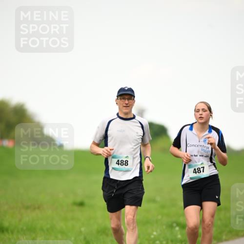 10.05.2026 - 8. Wedeler Halbmarathon Dr. Thomas Lammeyer http://msf.ph/oto/9715100 10.05.2026 12:24:33 Laufen 488, 487 meine-sportfotos.de